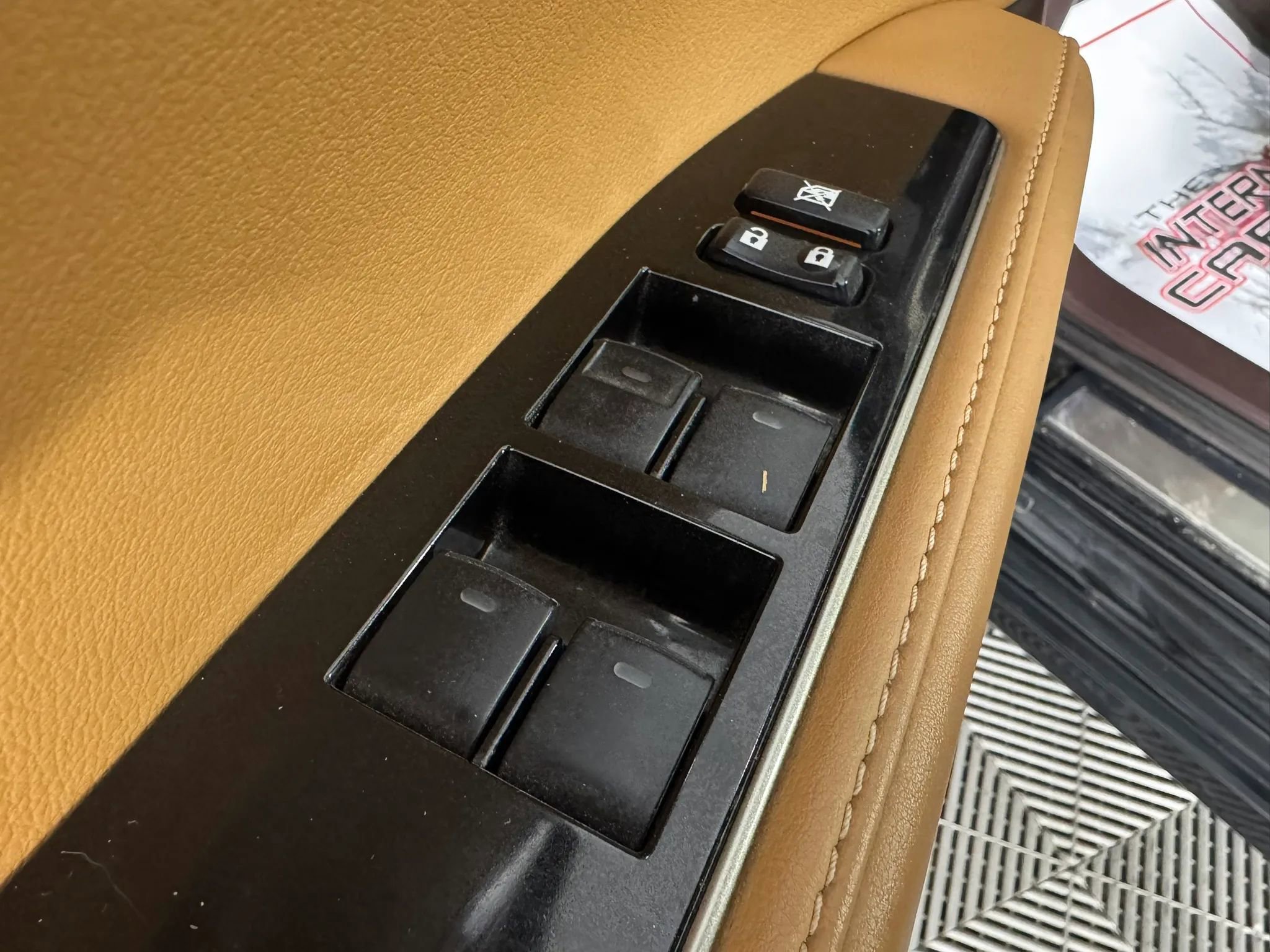 Used 2016 Lexus ES 350 w/ Luxury Package w/Wood Trim FWD image 31
