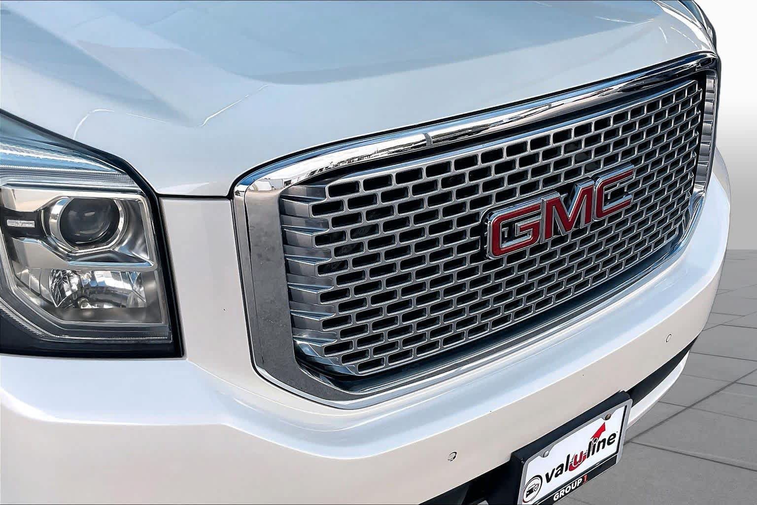 Used 2015 GMC Yukon Denali w/ Premium Package RWD image 30