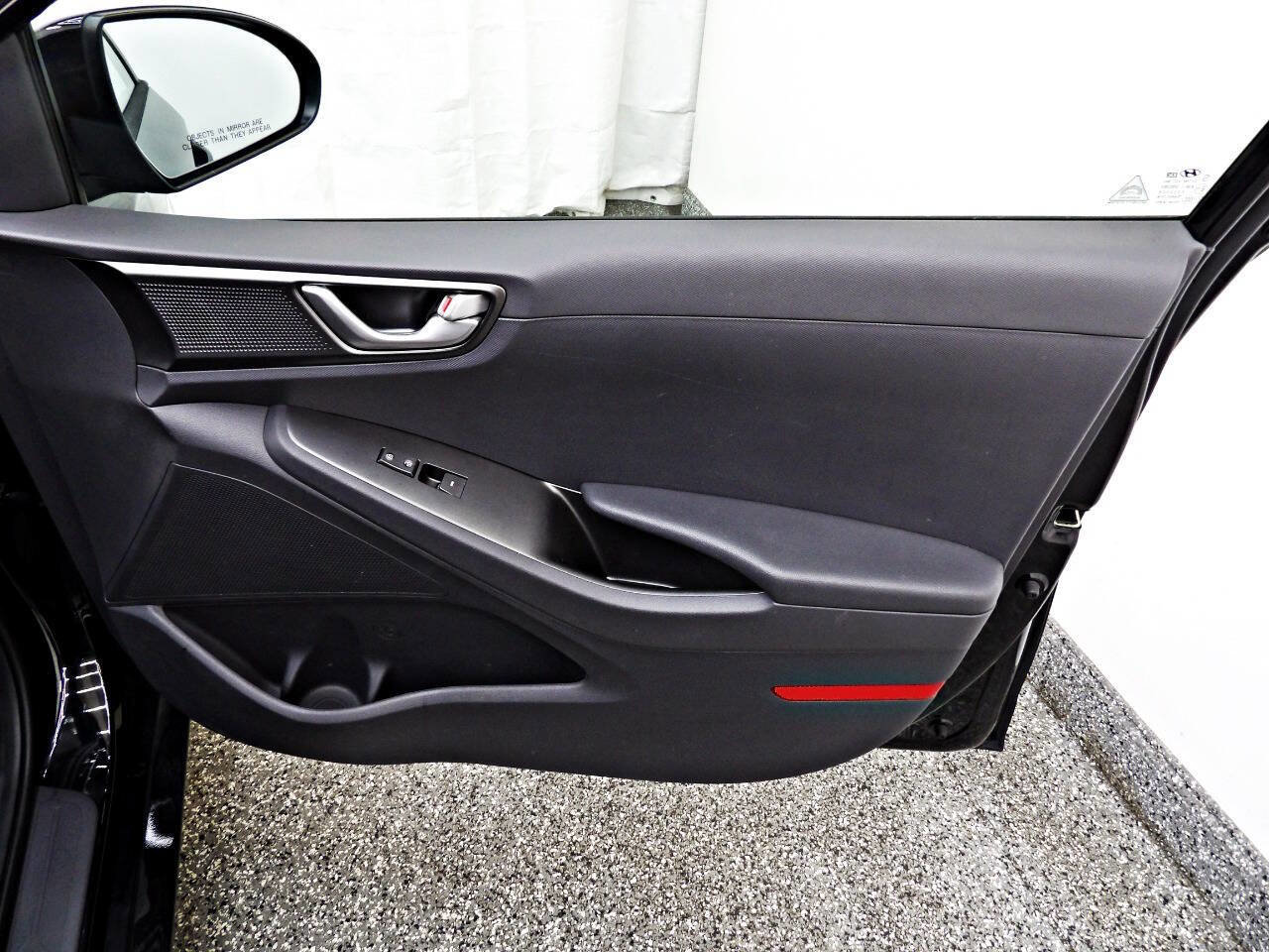 Used 2020 Hyundai Ioniq SE image 11