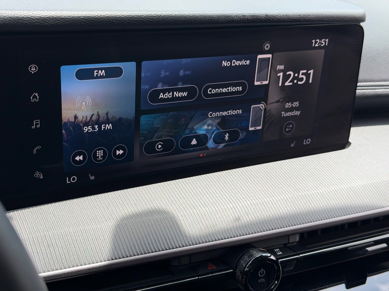 Certified 2025 Nissan Murano SV FWD image 24
