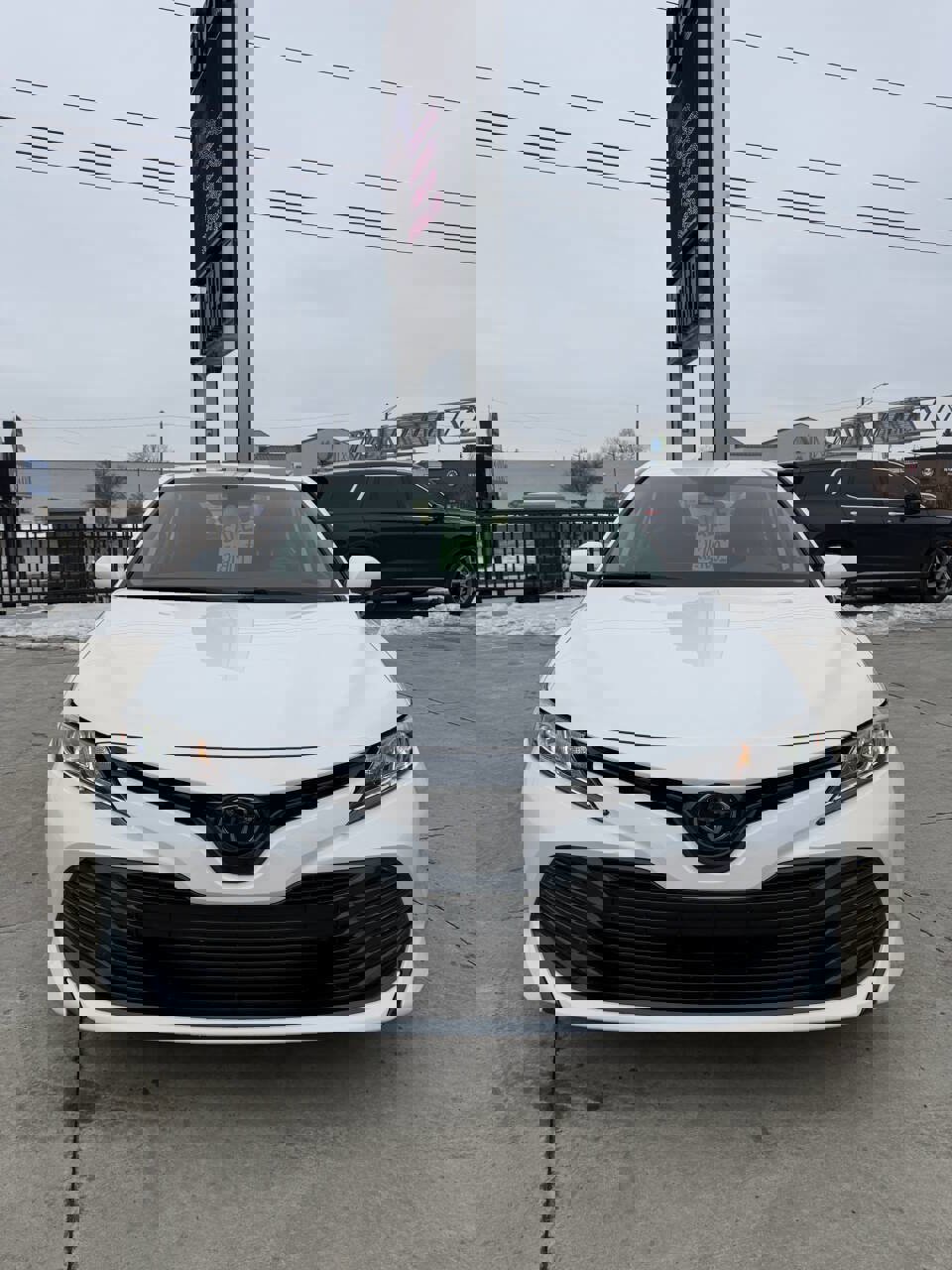 Used 2020 Toyota Camry LE image 2