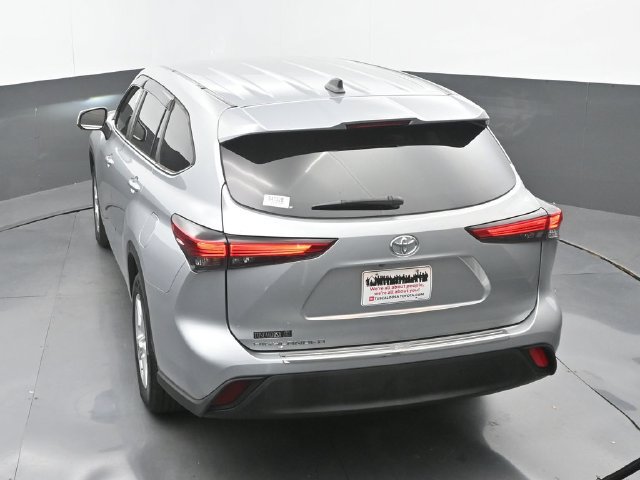 Used 2023 Toyota Highlander L FWD image 29