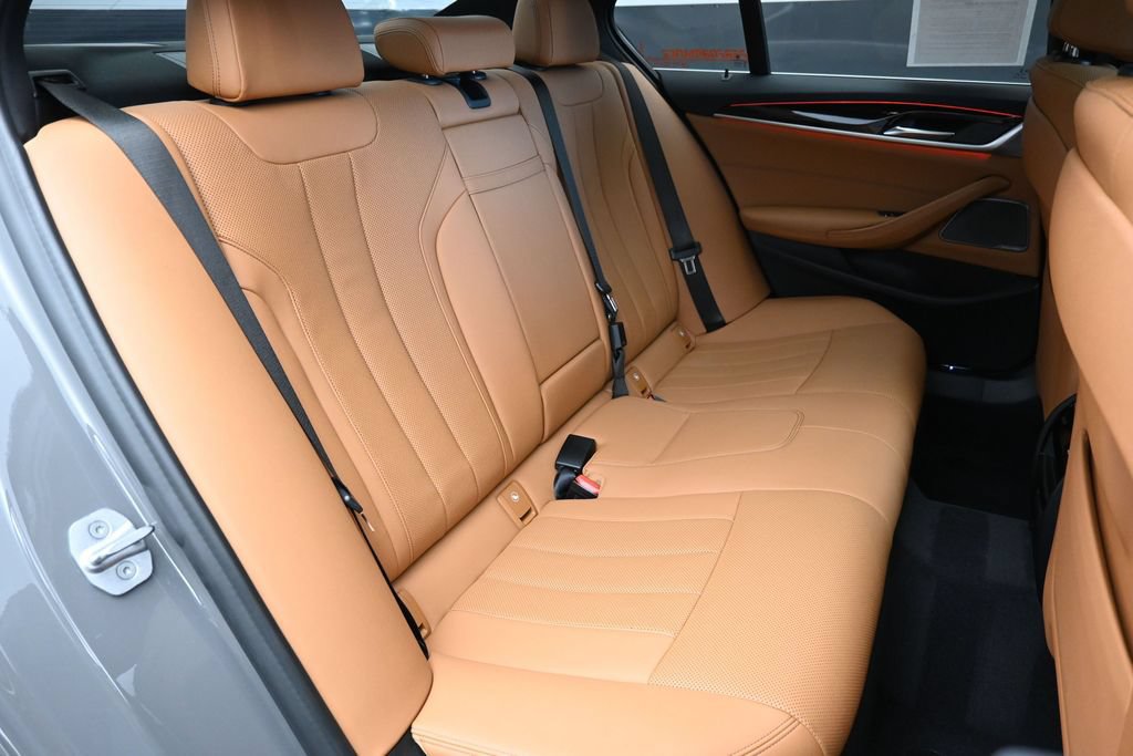 Used 2021 BMW 530i w/ Premium Package RWD image 25