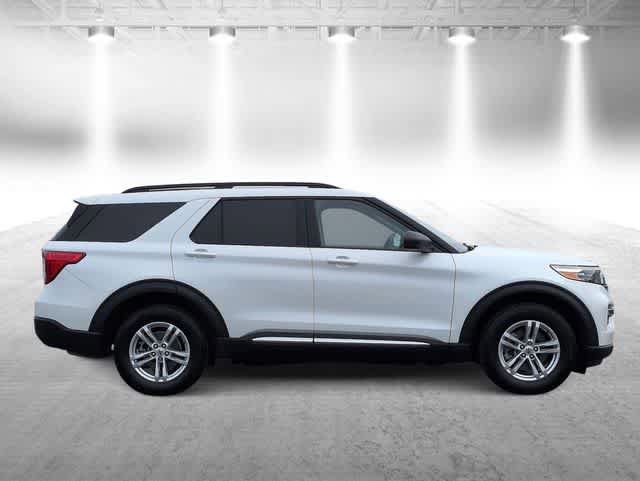 Used 2023 Ford Explorer XLT w/ Equipment Group 202A AWD/4WD image 9