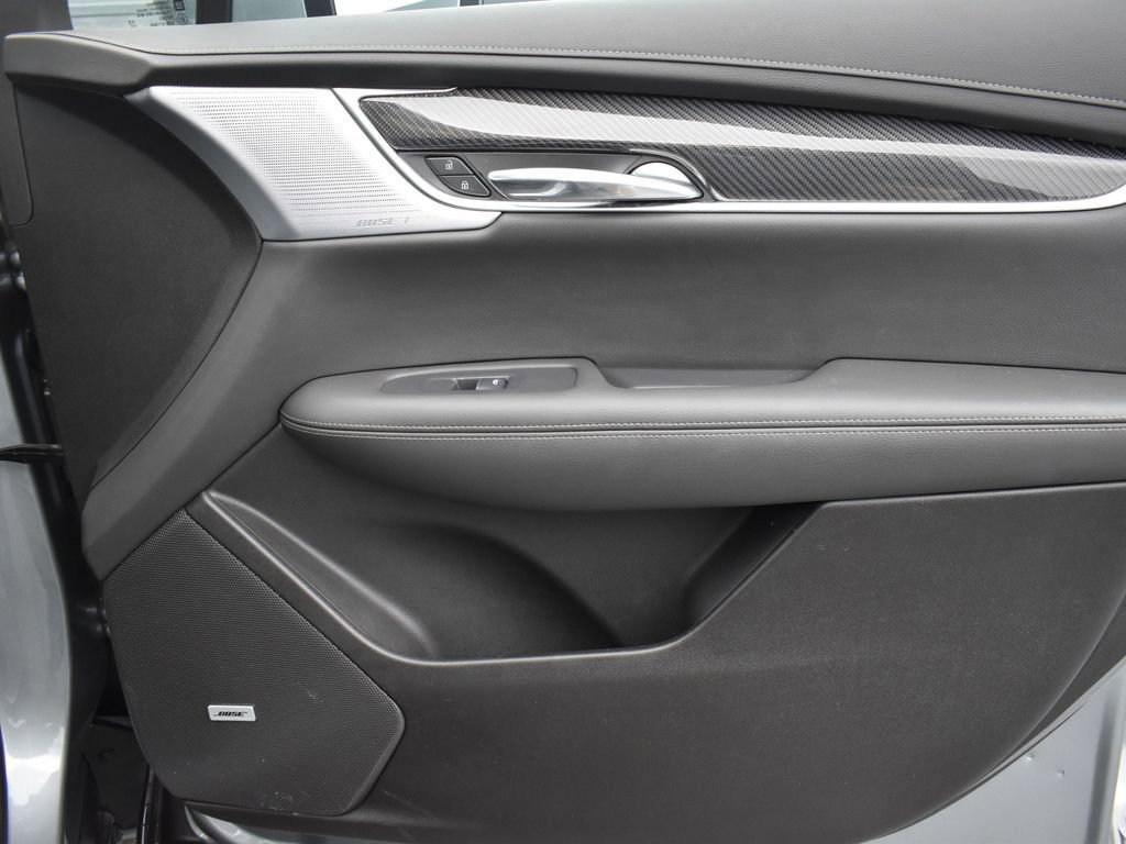 Used 2024 Cadillac XT6 Sport w/ LPO, ONYX Package image 32