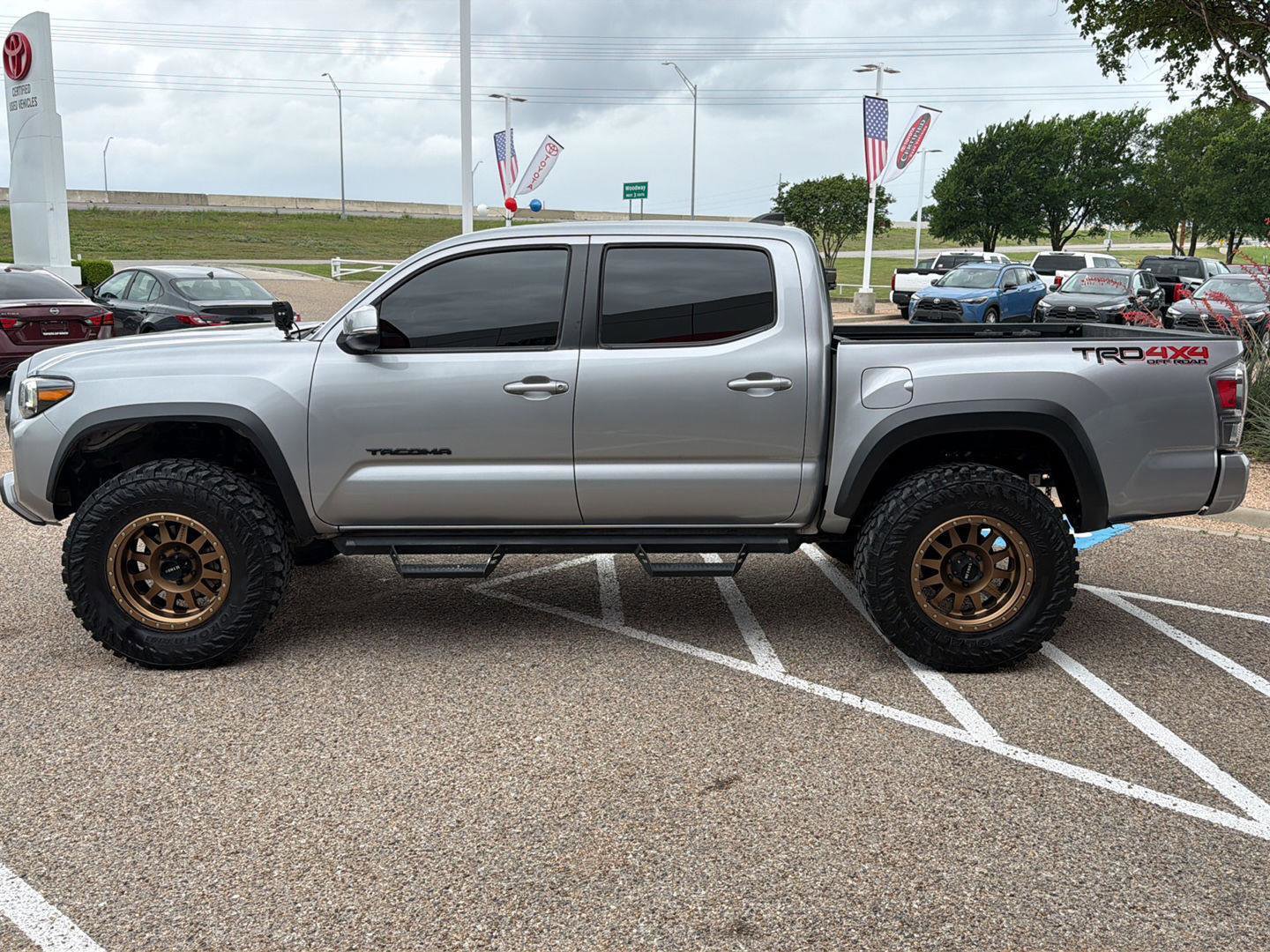Used 2021 Toyota Tacoma TRD Off-Road w/ Technology Package AWD/4WD image 6