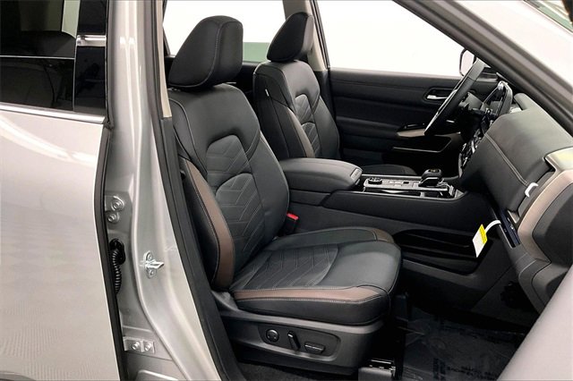 New 2025 Nissan Pathfinder Platinum image 36