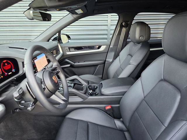 Used 2025 Porsche Cayenne image 27