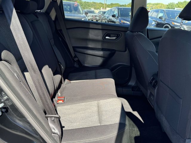 Used 2024 Nissan Rogue SV FWD image 12