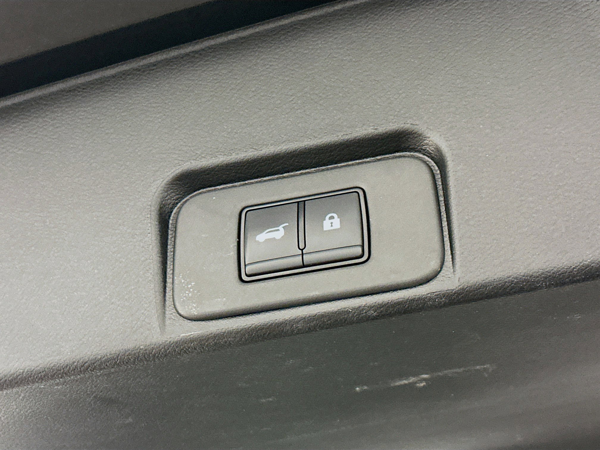 Used 2025 Nissan Rogue SV image 30