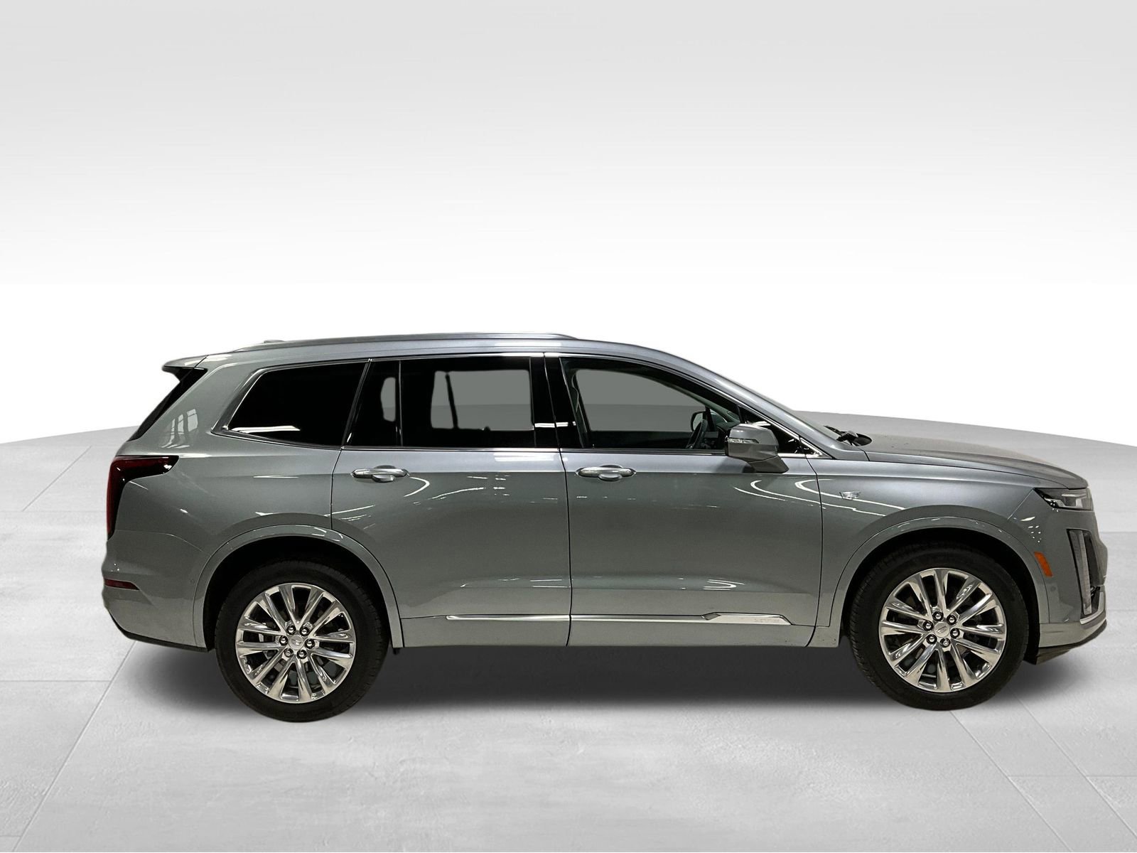 Used 2023 Cadillac XT6 Premium Luxury w/ Technology Package image 4