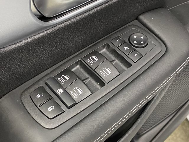 New 2026 Chrysler Pacifica Limited w/ S Appearance Package AWD/4WD image 32