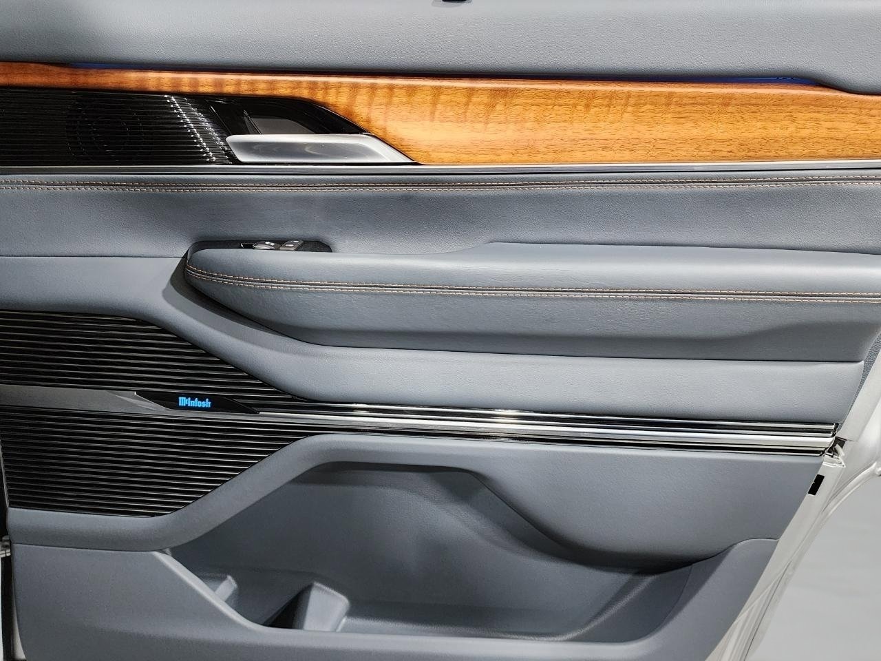 Used 2022 Jeep Grand Wagoneer Series II w/ Premium Group II image 29