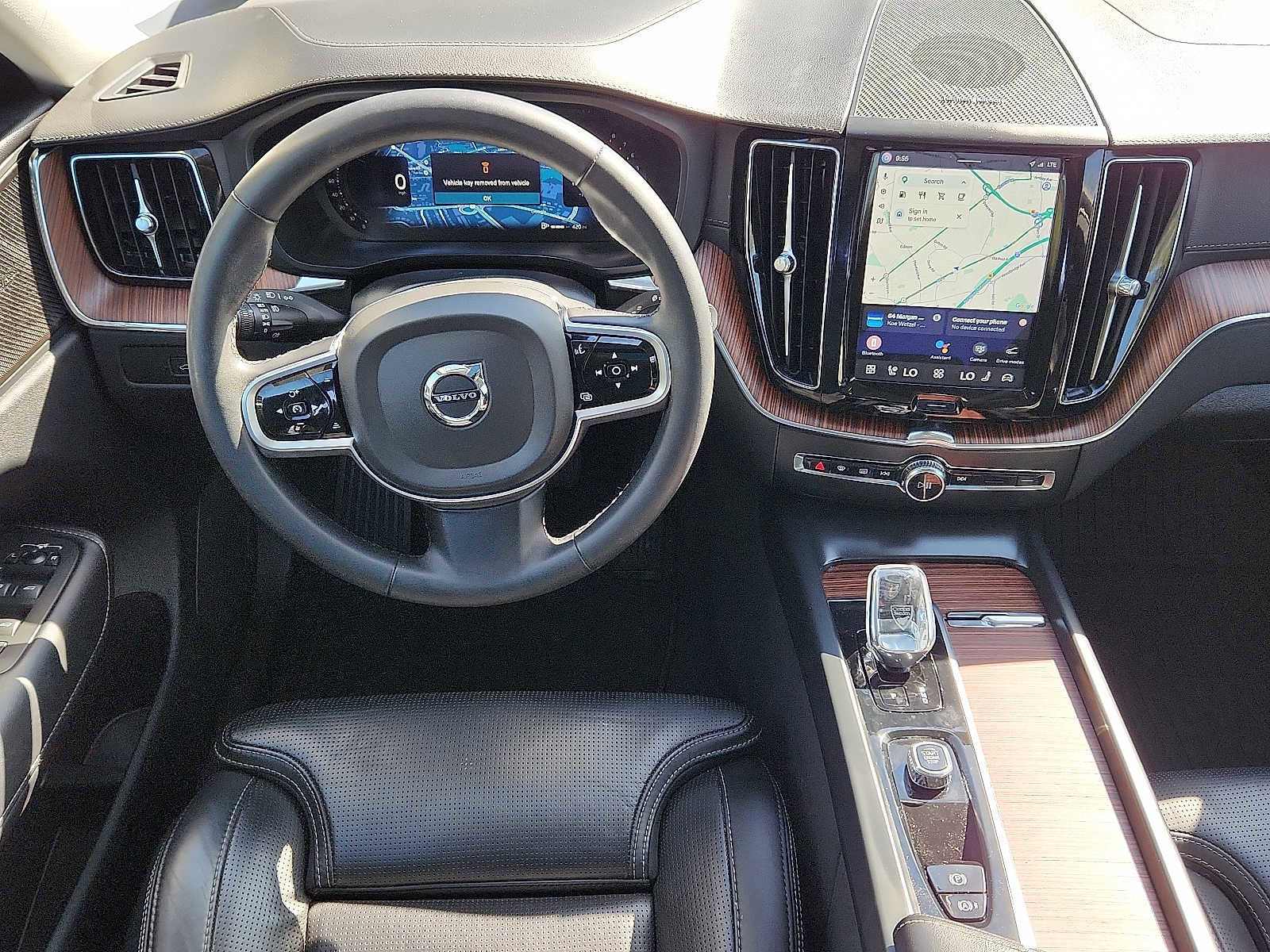 Certified 2023 Volvo XC60 B6 Ultimate w/ Protection Package Premier image 11