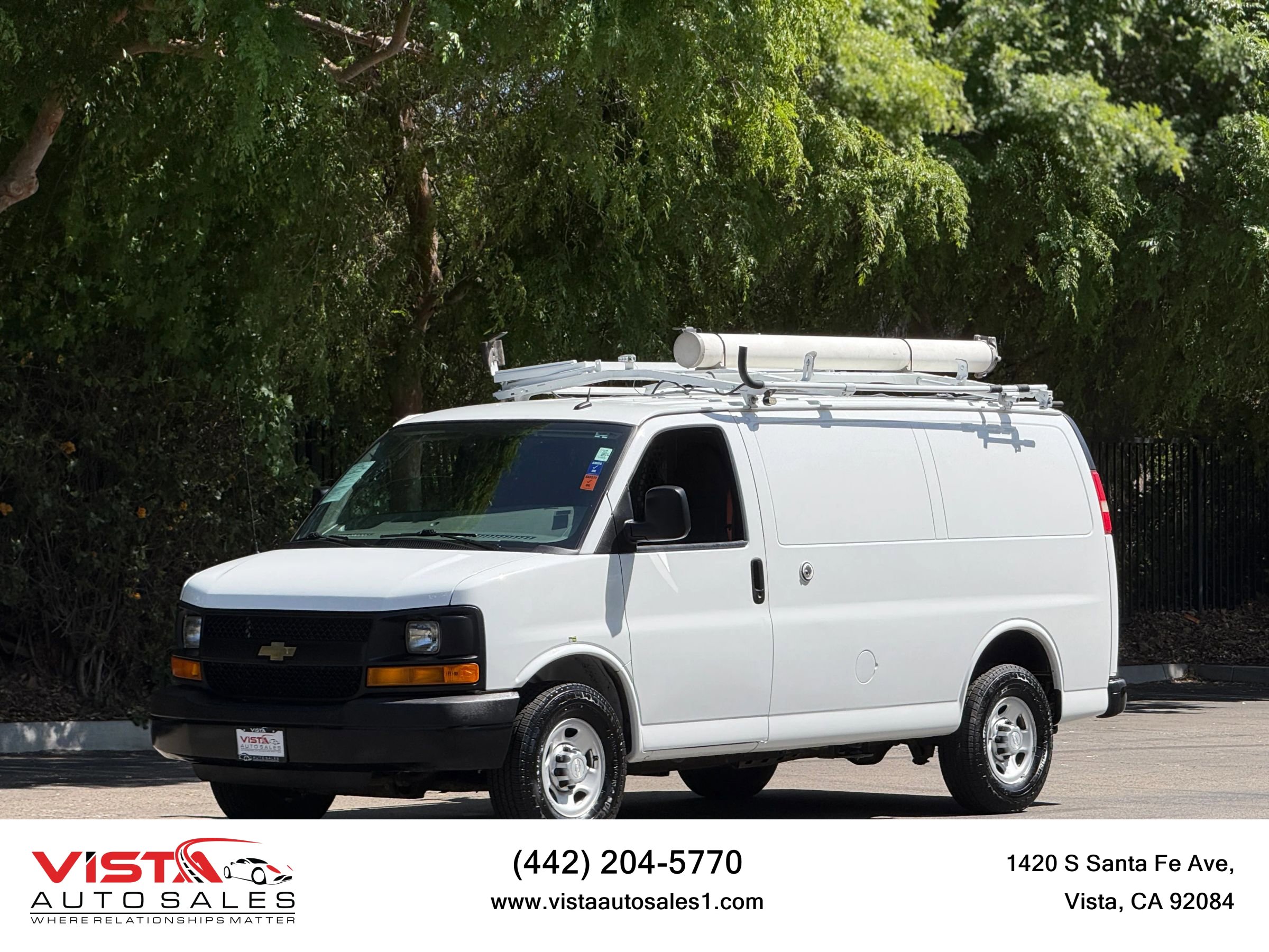Used 2015 Chevrolet Express 2500 Van 3D image 1