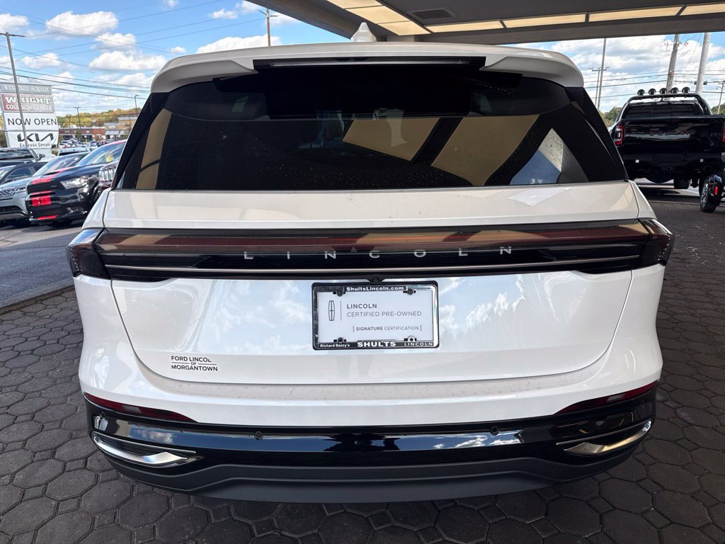 Used 2026 Lincoln Nautilus Premier AWD/4WD image 6