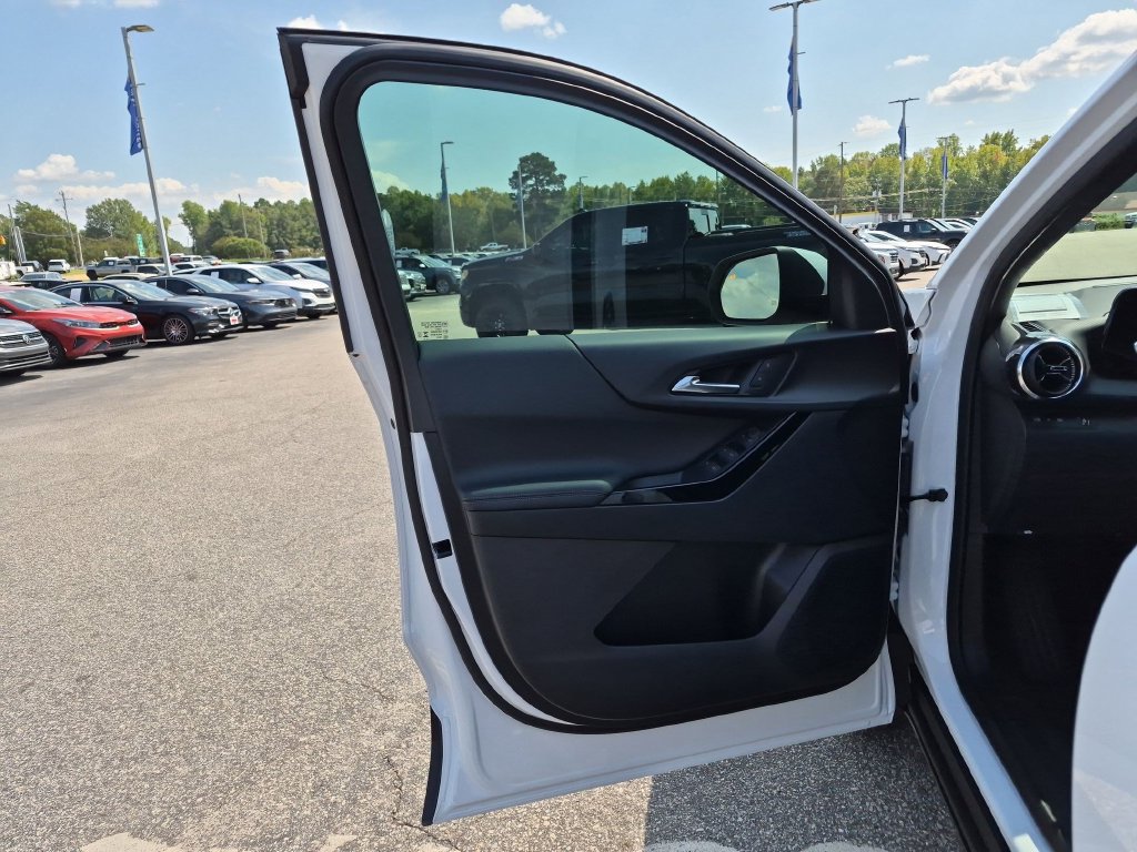 New 2027 Chevrolet Equinox LT FWD image 14