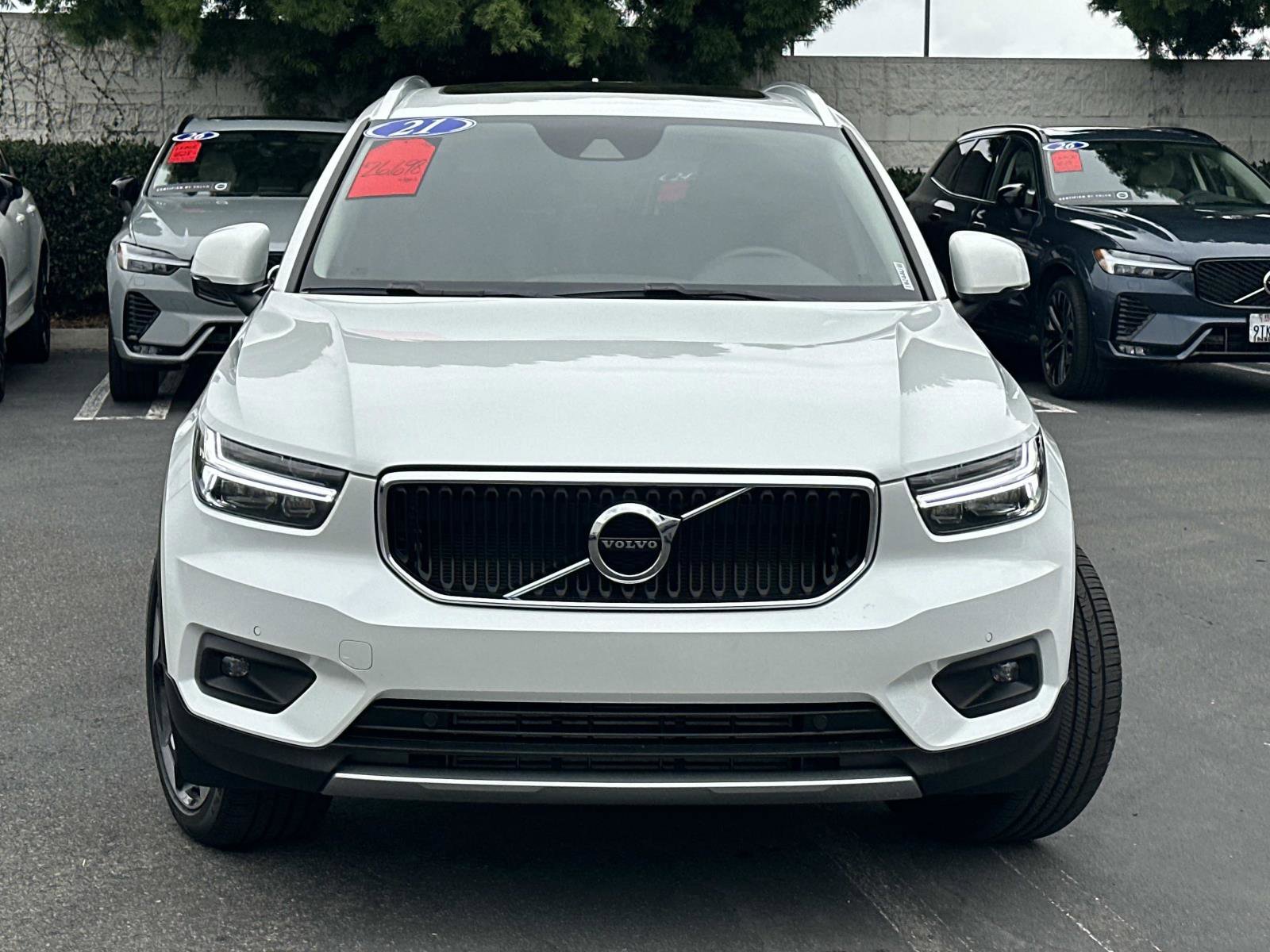 Certified 2021 Volvo XC40 T5 Momentum w/ Premium Package image 2