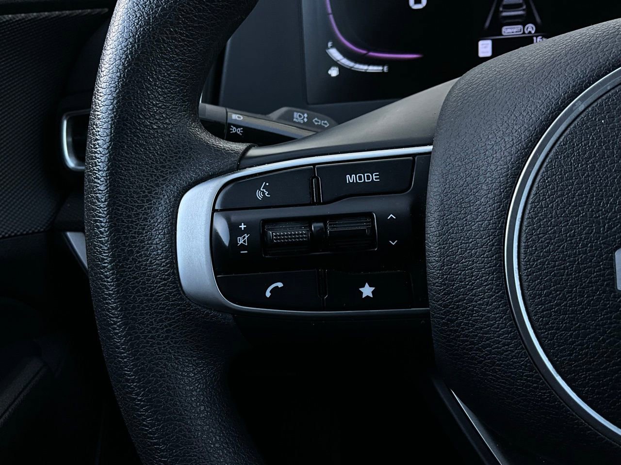 Used 2025 Kia Sportage LX image 31