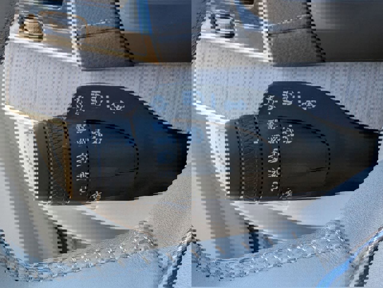 Used 2025 Volvo XC90 B6 Ultra w/ Lounge Package image 24