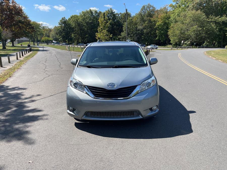 Used 2012 Toyota Sienna XLE w/ Entertainment Pkg FWD image 18