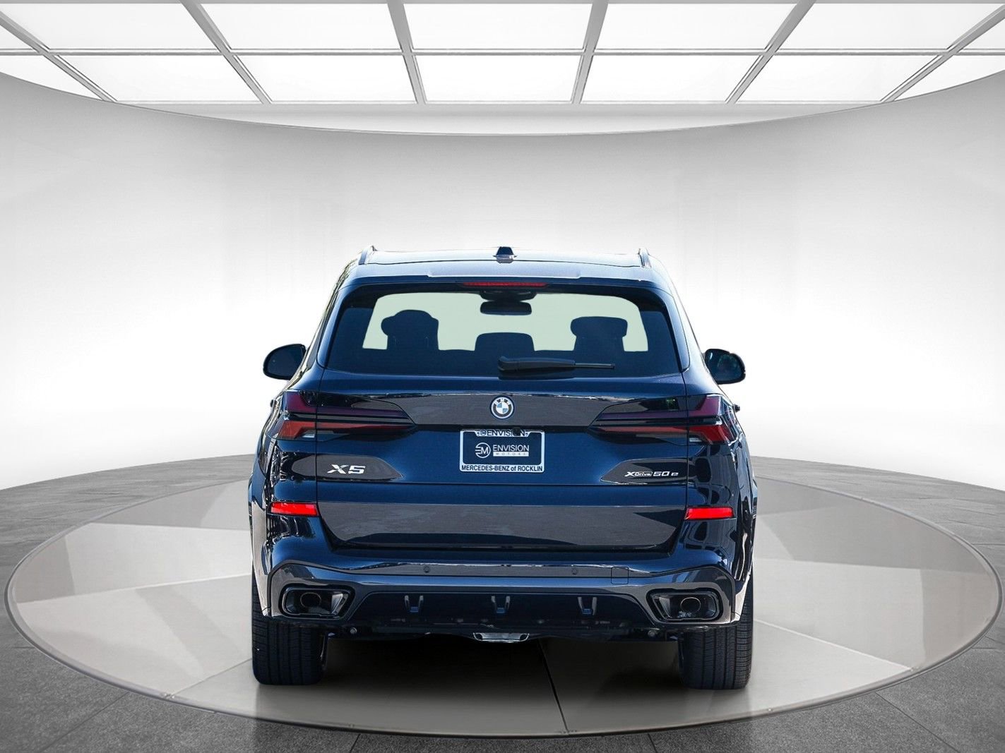 Used 2026 BMW X5 xDrive50e w/ M Sport Package image 3