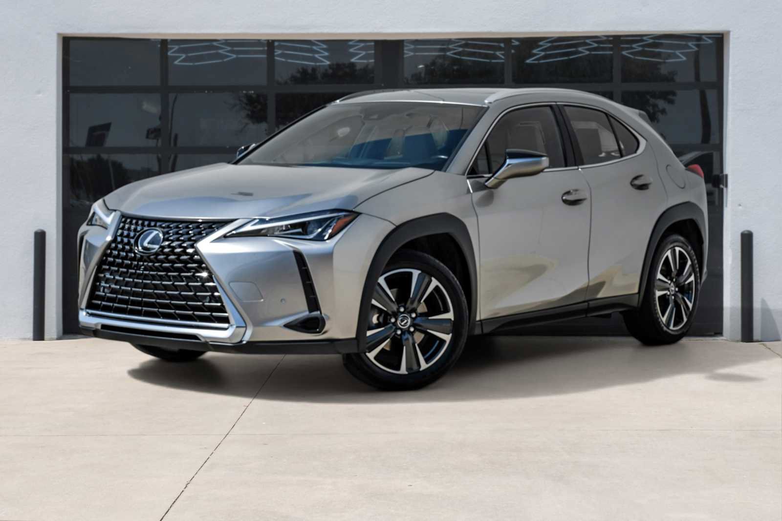 Used 2019 Lexus UX 200 image 1