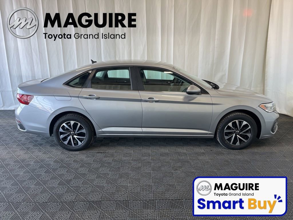 Used 2022 Volkswagen Jetta S image 3