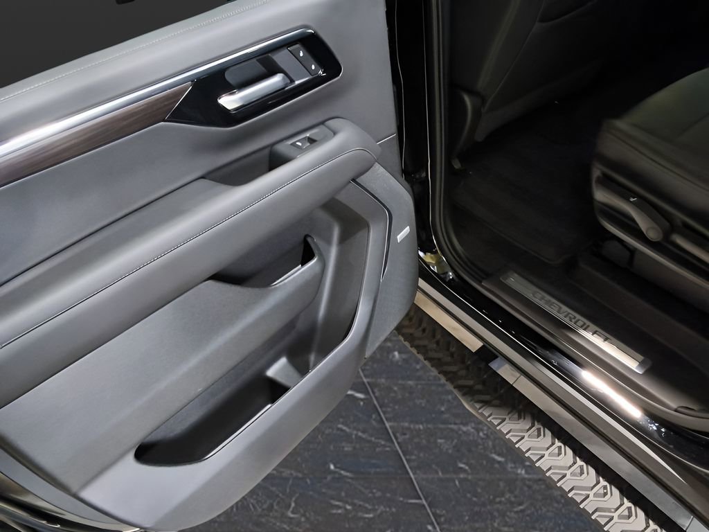 Used 2026 Chevrolet Suburban Z71 w/ Comfort Package image 38