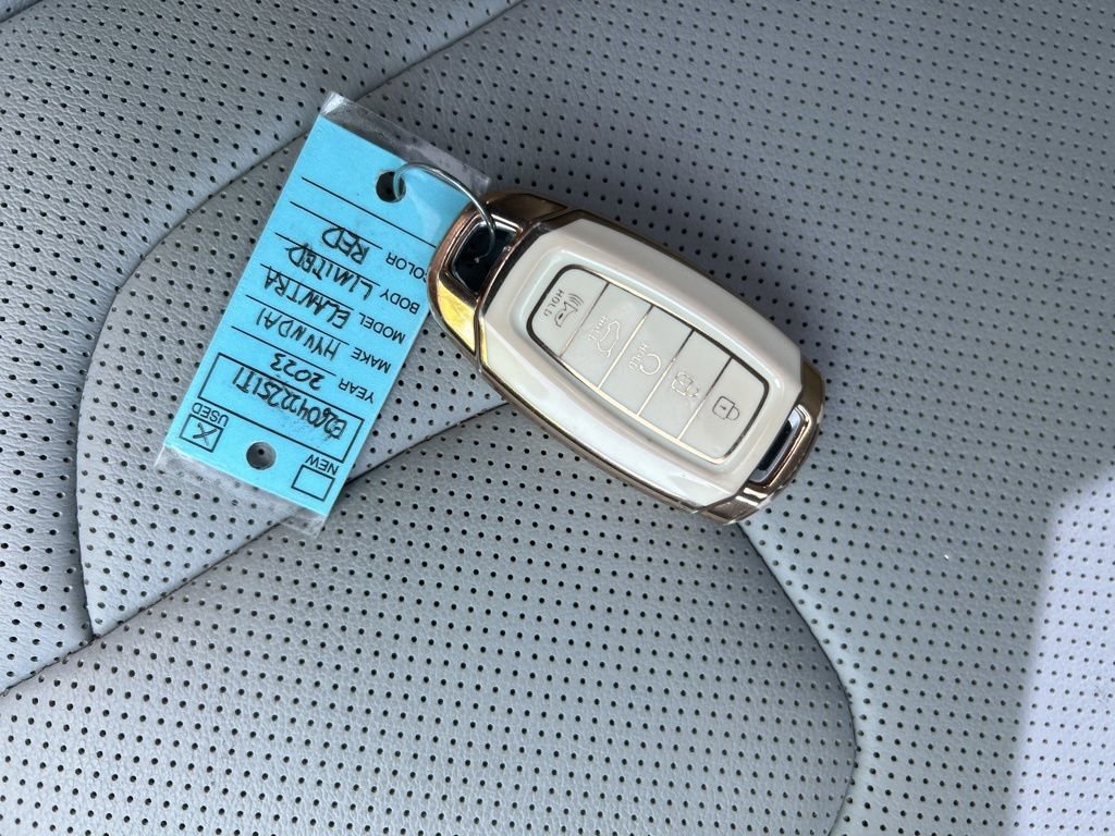 Used 2023 Hyundai Elantra Limited FWD image 30