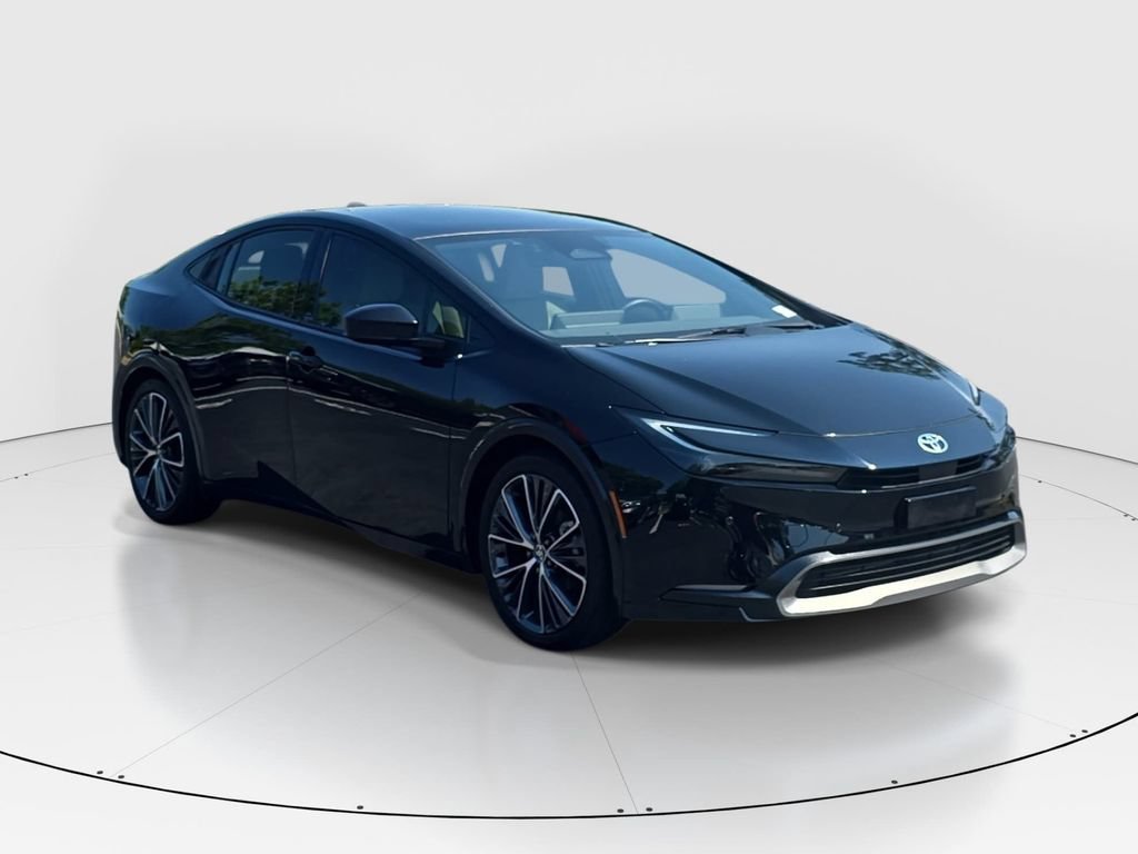 Used 2024 Toyota Prius XLE FWD image 3