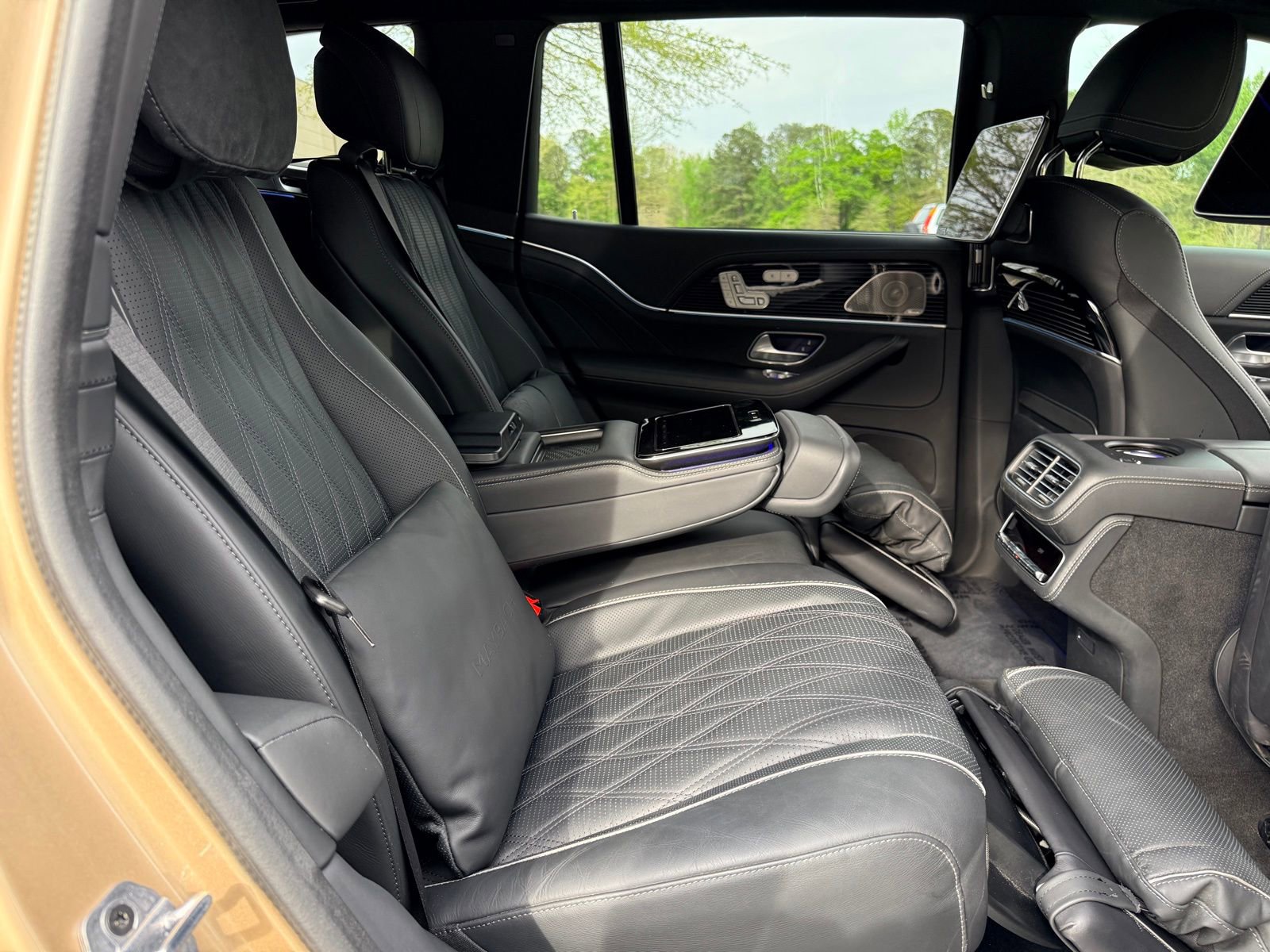Used 2024 Mercedes-Benz Maybach GLS 600 4MATIC image 41