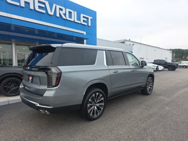 Used 2025 Chevrolet Suburban High Country AWD/4WD image 7
