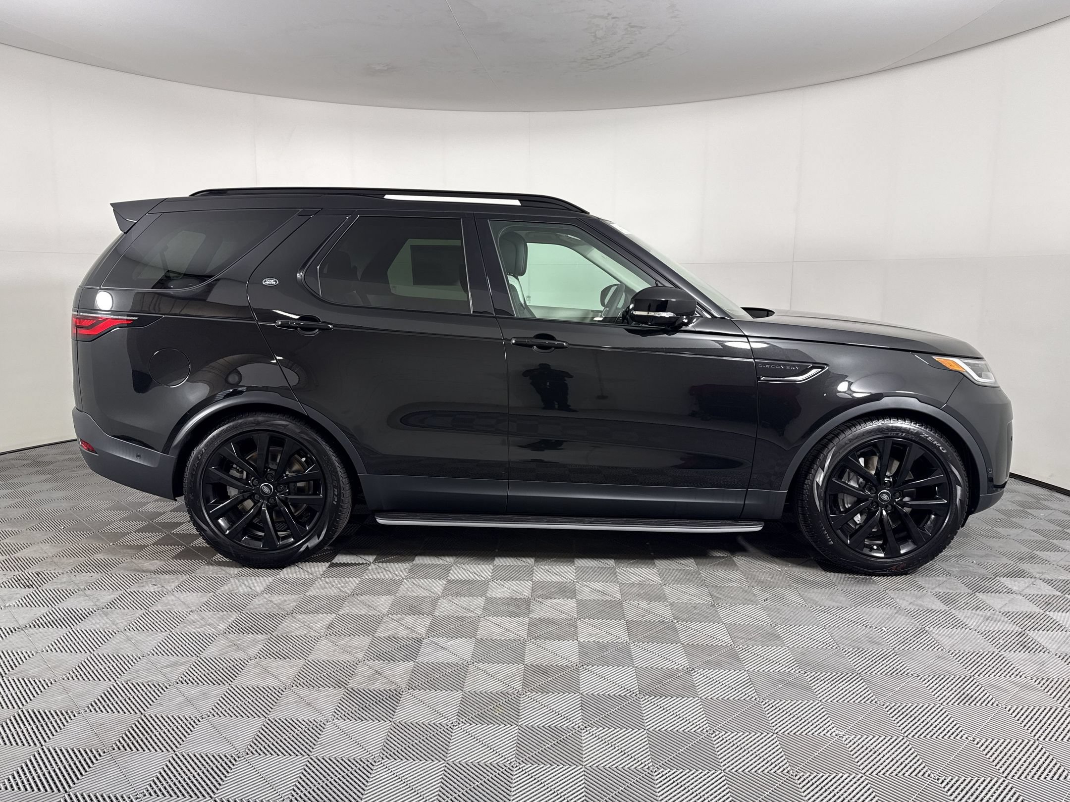 New 2026 Land Rover Discovery S AWD/4WD image 8