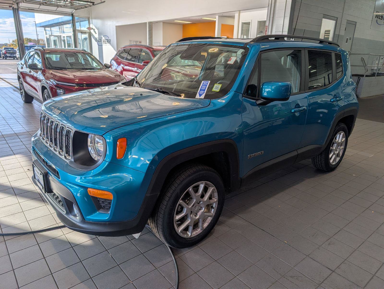 Used 2021 Jeep Renegade Latitude AWD/4WD image 4