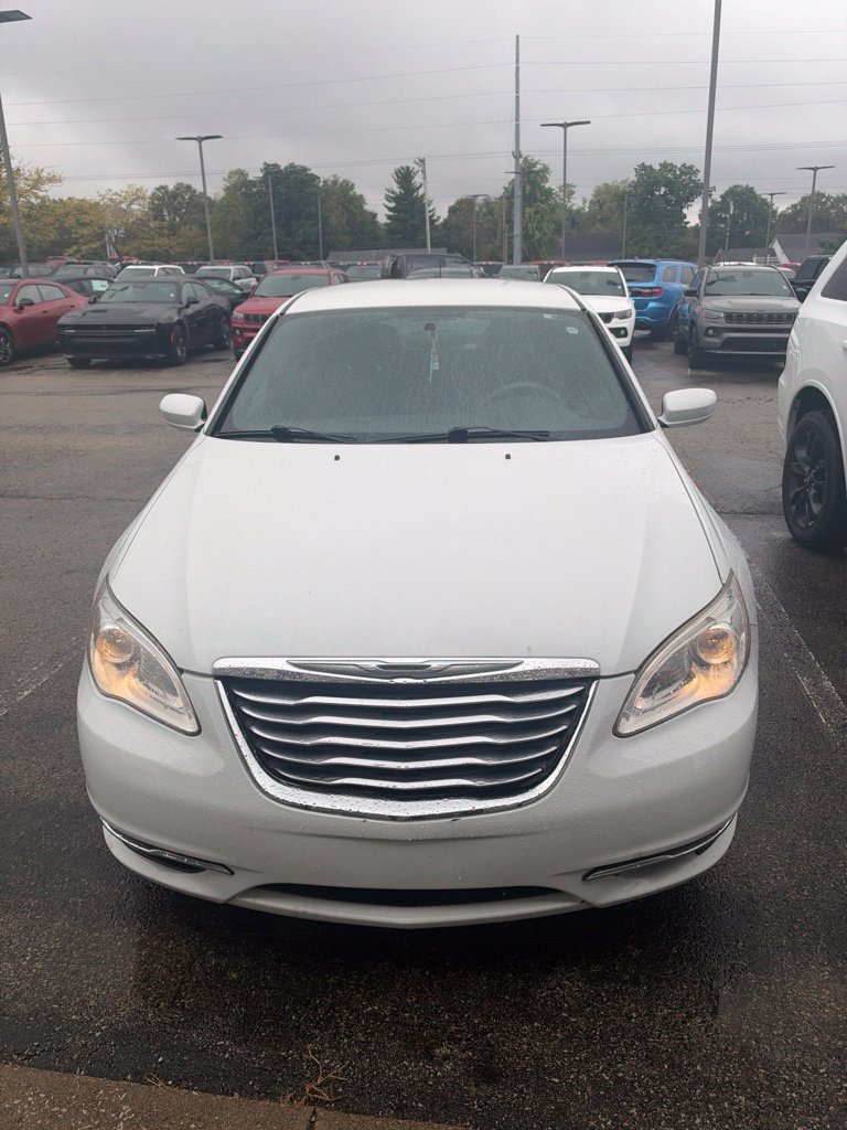 Used 2013 Chrysler 200 LX FWD image 2
