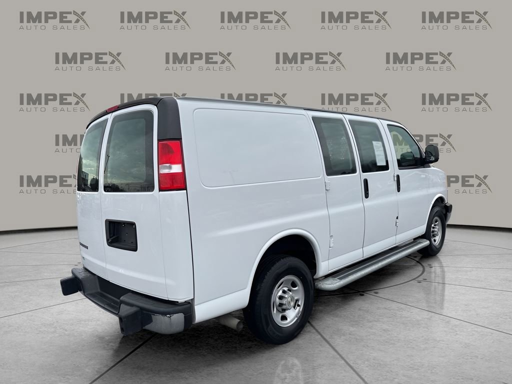 Used 2024 Chevrolet Express 2500 w/ Driver Convenience Package RWD image 5