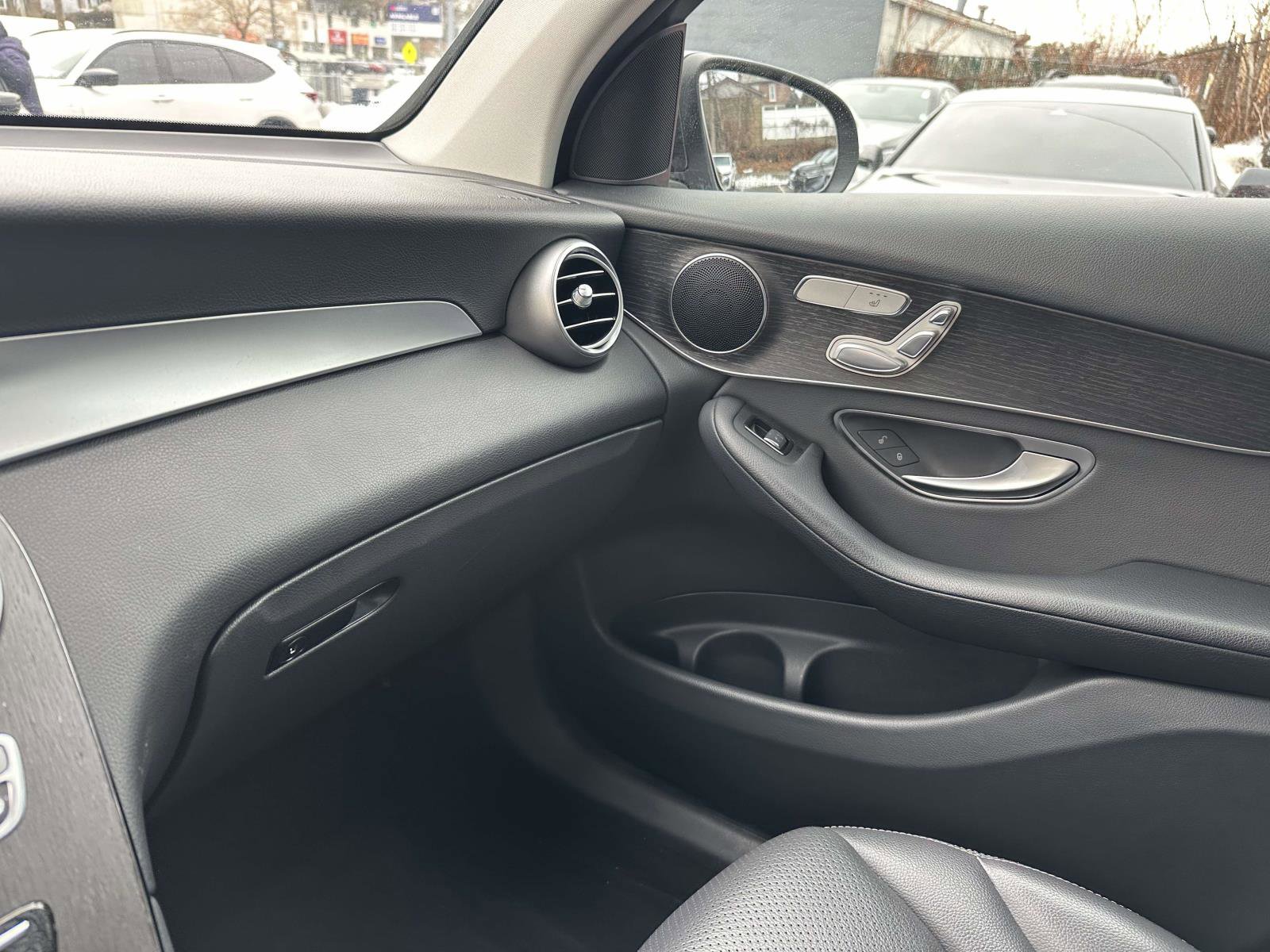 Used 2021 Mercedes-Benz GLC 300 4MATIC image 28