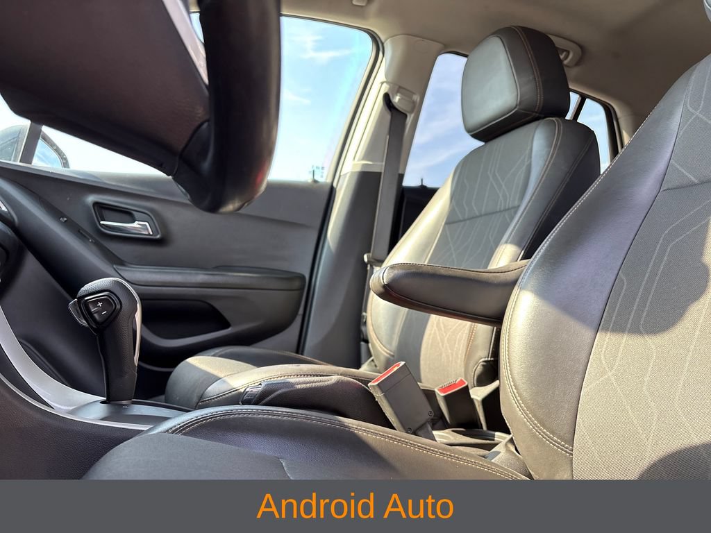 Used 2022 Chevrolet Trax LT w/ LT Convenience Package AWD/4WD image 4