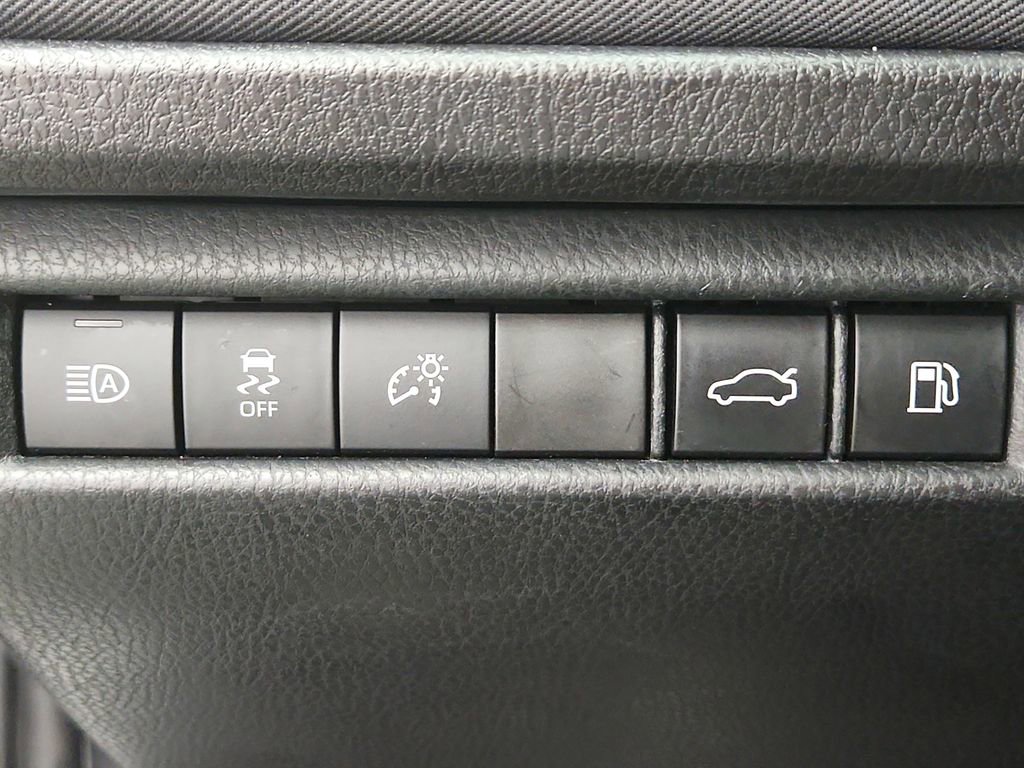 Used 2025 Toyota Camry LE w/ Convenience Package image 22