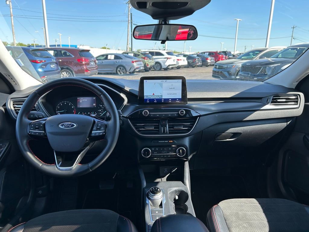 Used 2022 Ford Escape SEL w/ SEL Stealth AWD Package image 9
