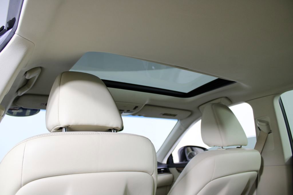 Used 2014 Lexus ES 300h w/ Luxury Package w/Bamboo Trim image 22