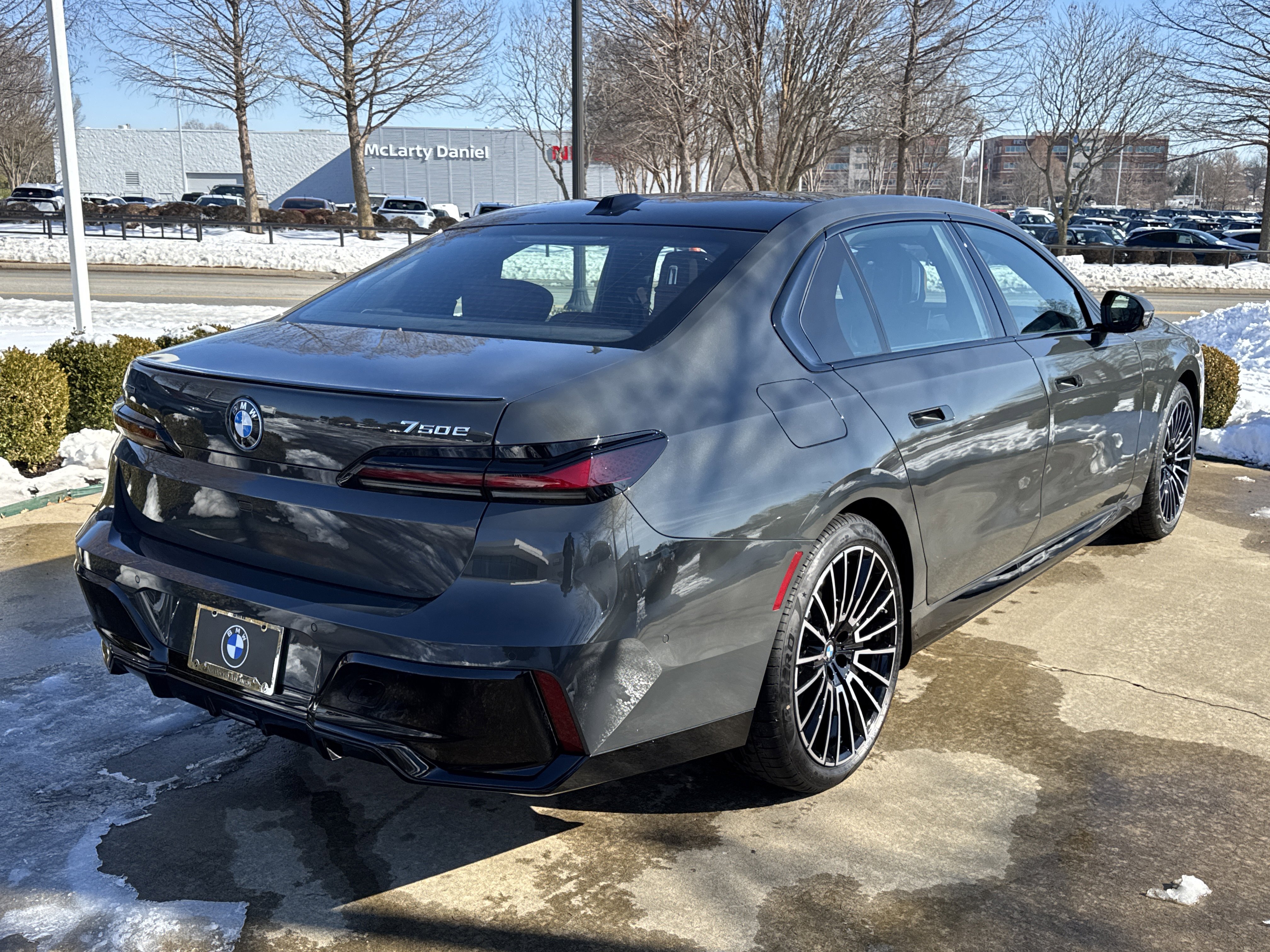 New 2026 BMW 750e xDrive w/ Luxury Rear Seating Package AWD/4WD image 5