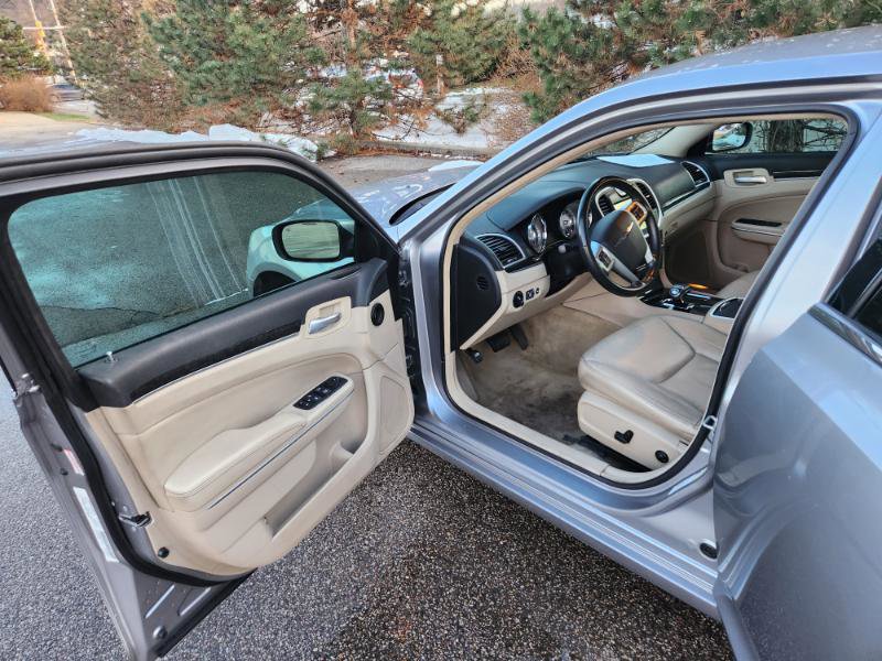 Used 2013 Chrysler 300 w/ Driver Convenience Group image 24