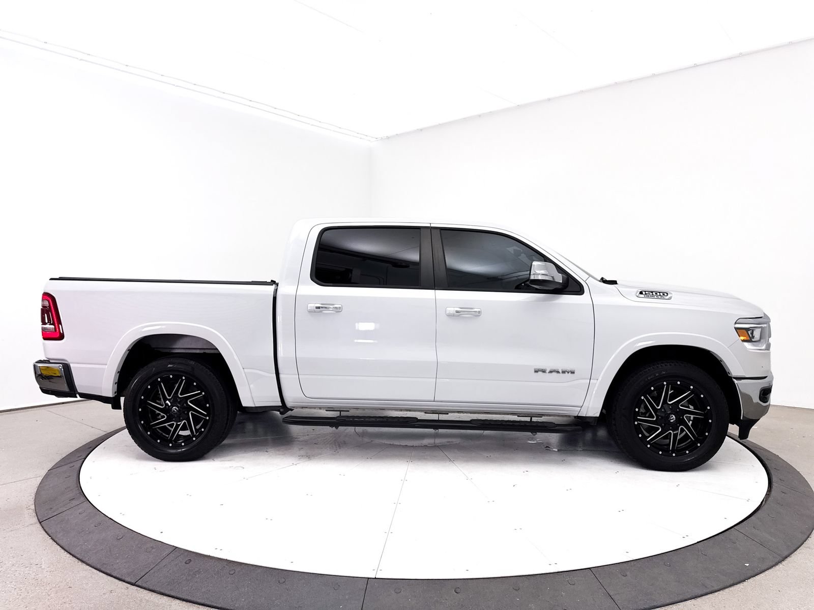 Used 2019 RAM 1500 Laramie AWD/4WD image 37