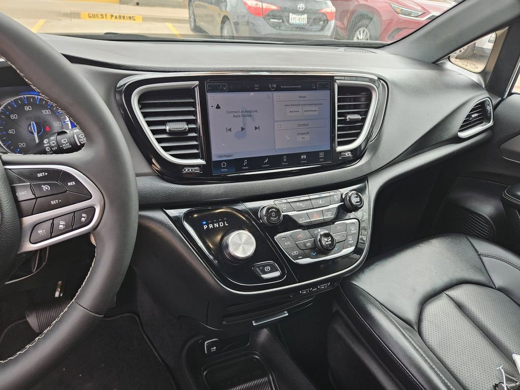 Used 2025 Chrysler Pacifica Select image 20