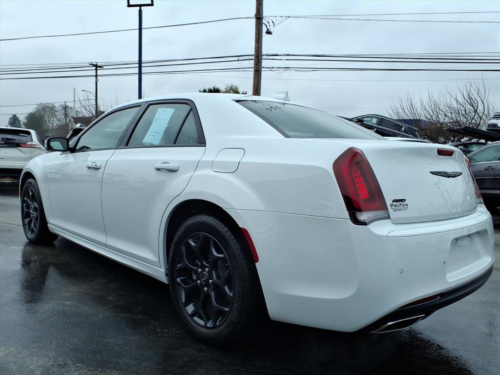 Used 2023 Chrysler 300 Touring L w/ Popular Equipment Group image 5