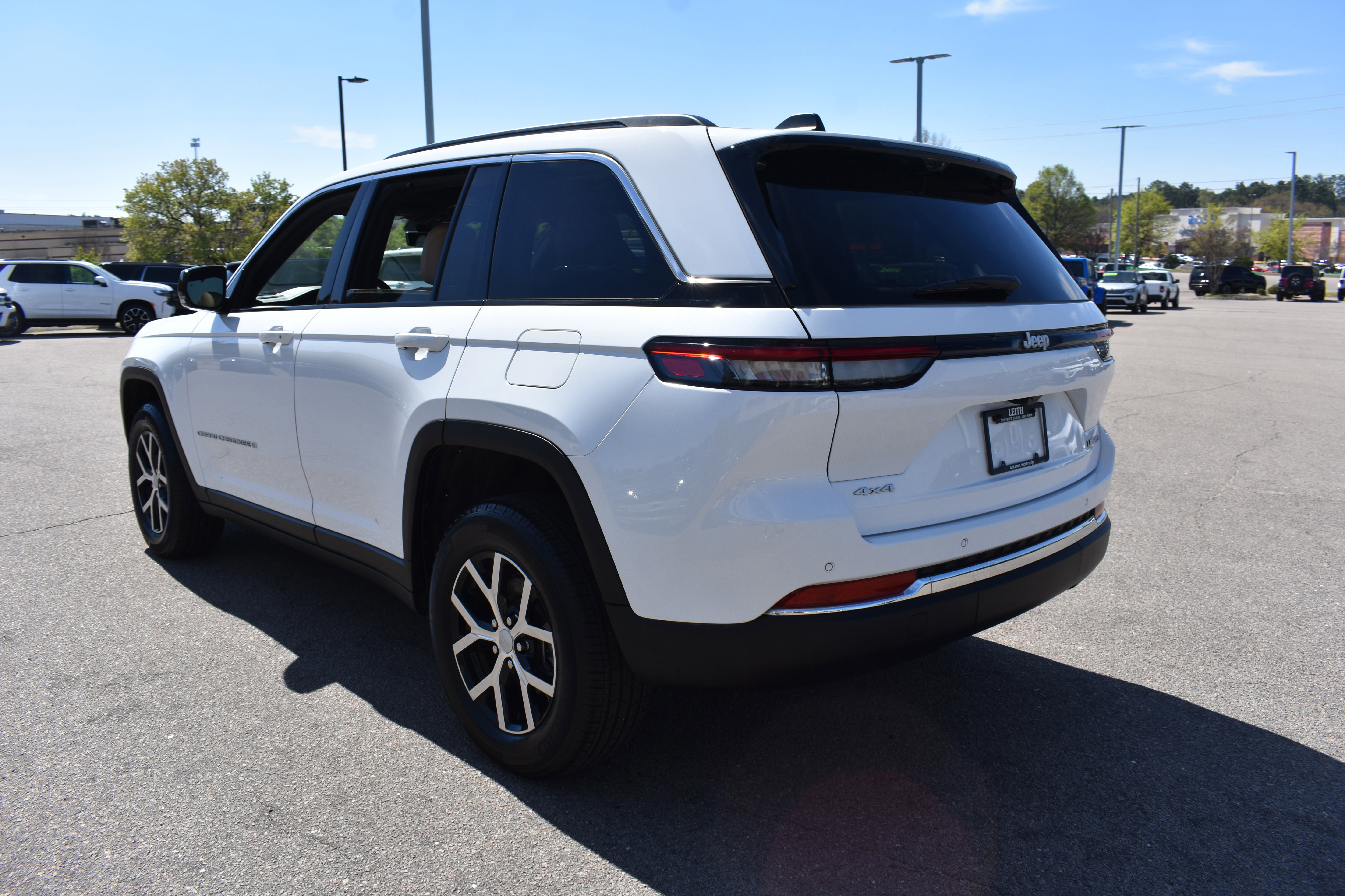 Used 2025 Jeep Grand Cherokee Limited w/ Luxury Tech Group II image 7