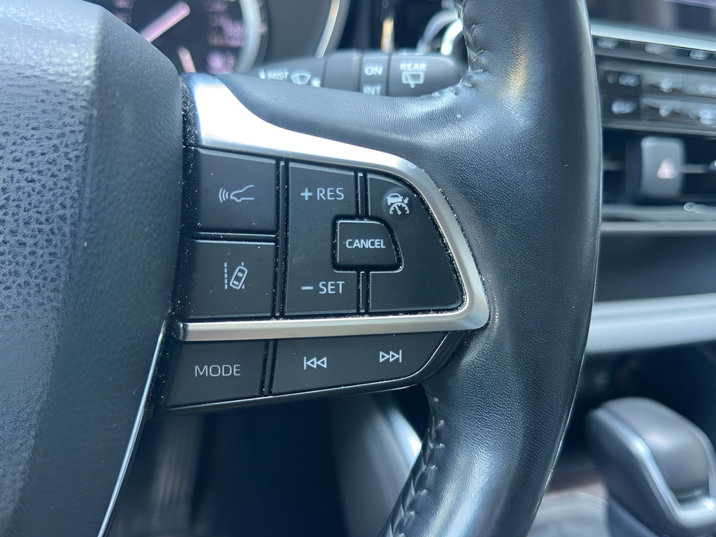 Used 2020 Toyota Highlander Limited AWD/4WD image 22