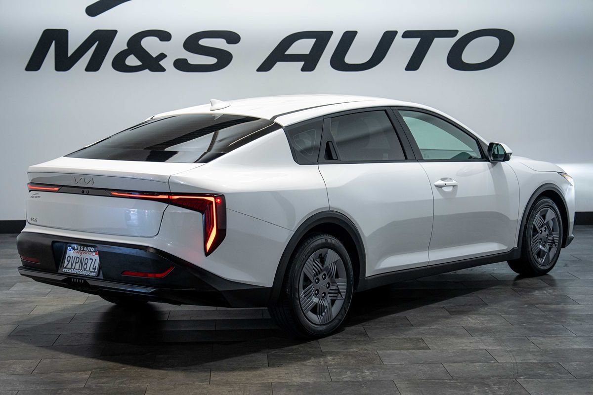 Used 2025 Kia K4 FWD image 2
